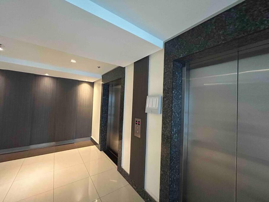 1-bedroom Glass View Beside Grand Hyatt Bgc * Manila