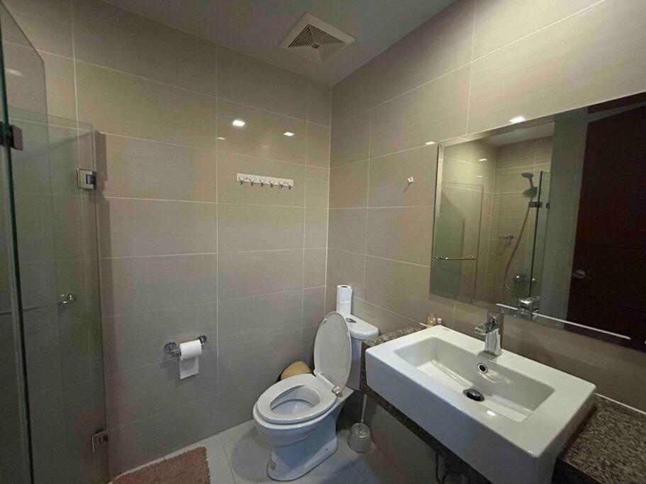 1-bedroom Glass View Beside Grand Hyatt Bgc Apartment Manila