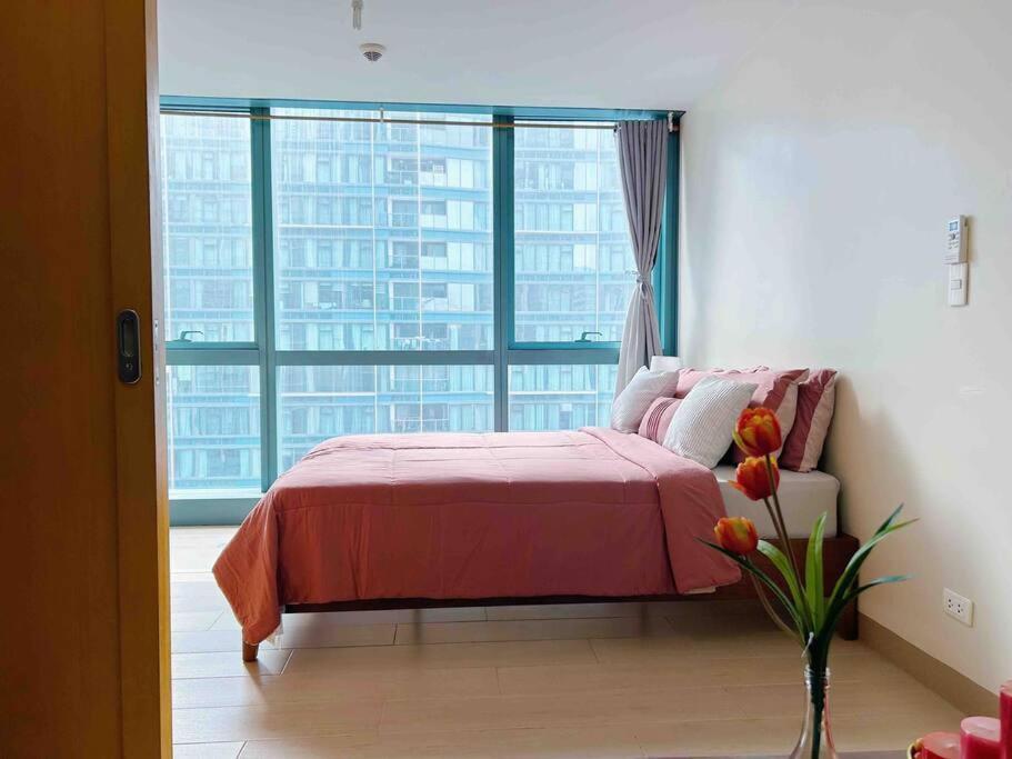 1-bedroom Glass View Beside Grand Hyatt Bgc