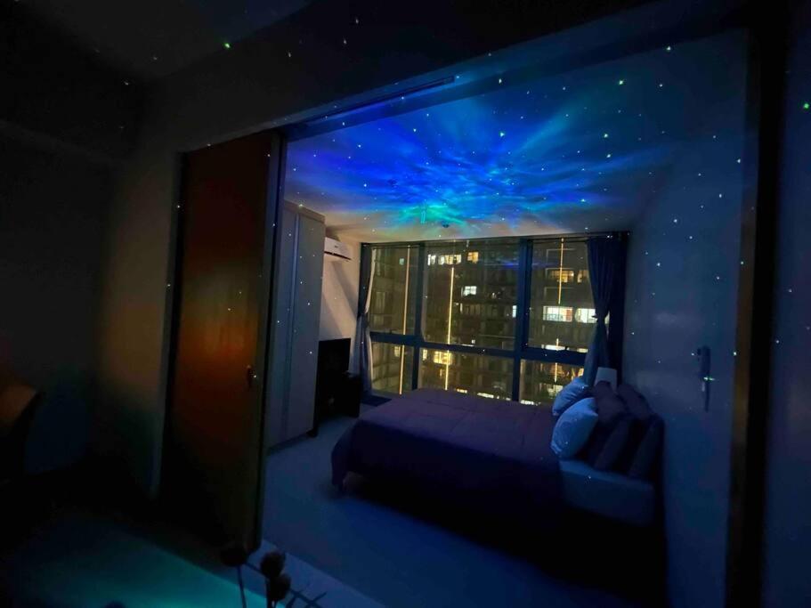 1-bedroom Glass View Beside Grand Hyatt Bgc Apartment