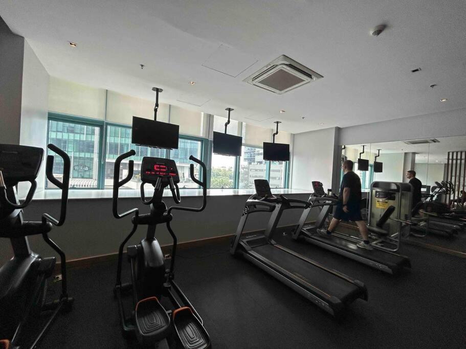 Apartment 1-bedroom Glass View Beside Grand Hyatt Bgc