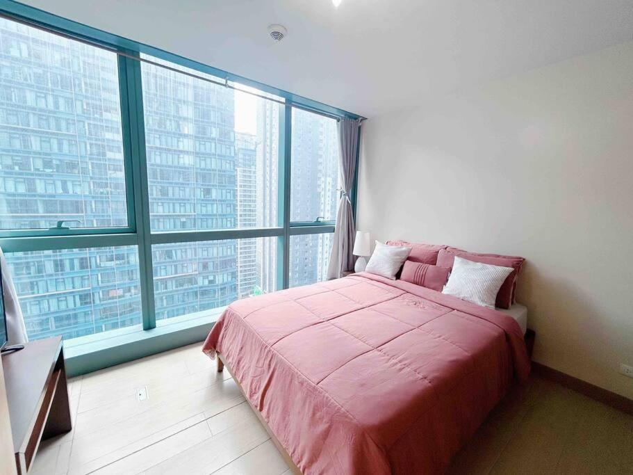 1-bedroom Glass View Beside Grand Hyatt Bgc Manila