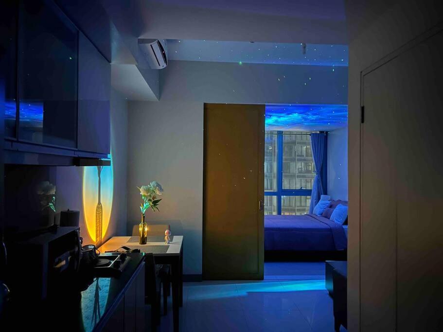 1-bedroom Glass View Beside Grand Hyatt Bgc * Manila