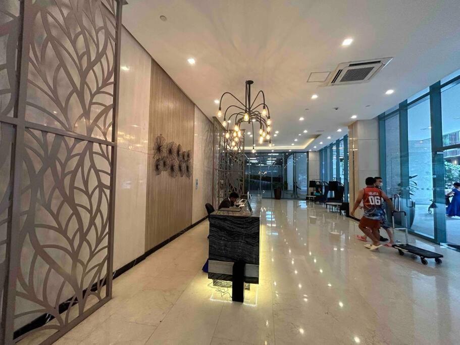 1-bedroom Glass View Beside Grand Hyatt Bgc Apartment Manila