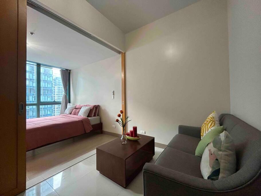 Apartment 1-bedroom Glass View Beside Grand Hyatt Bgc *