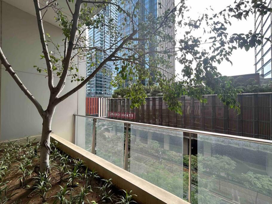 1-bedroom Glass View Beside Grand Hyatt Bgc Apartment *