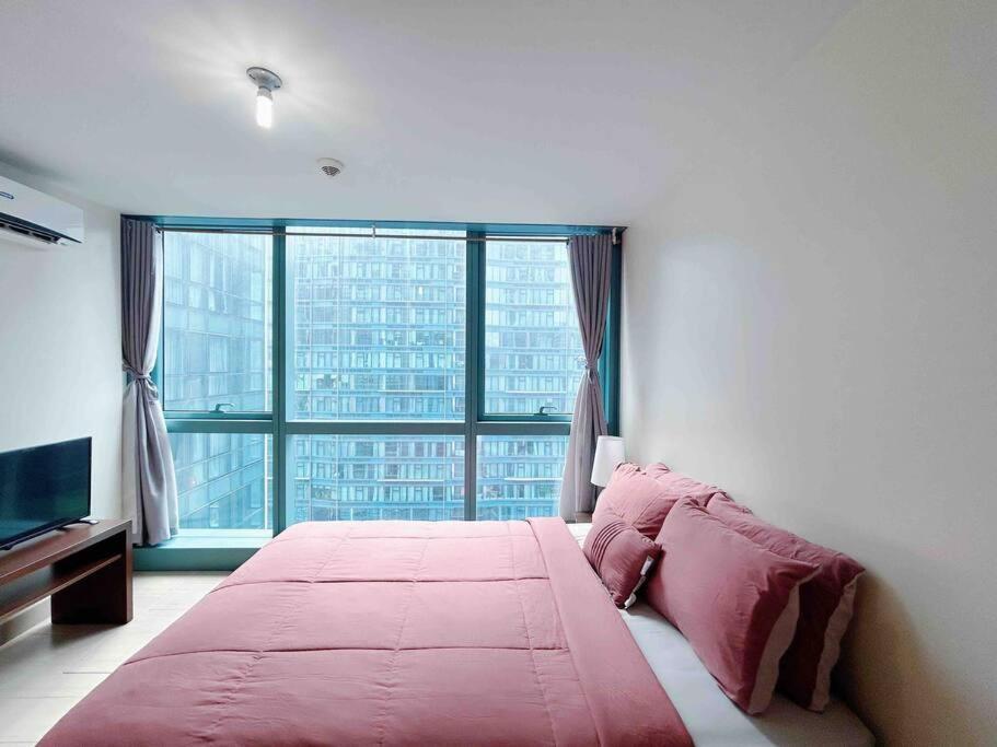 1-bedroom Glass View Beside Grand Hyatt Bgc Manila