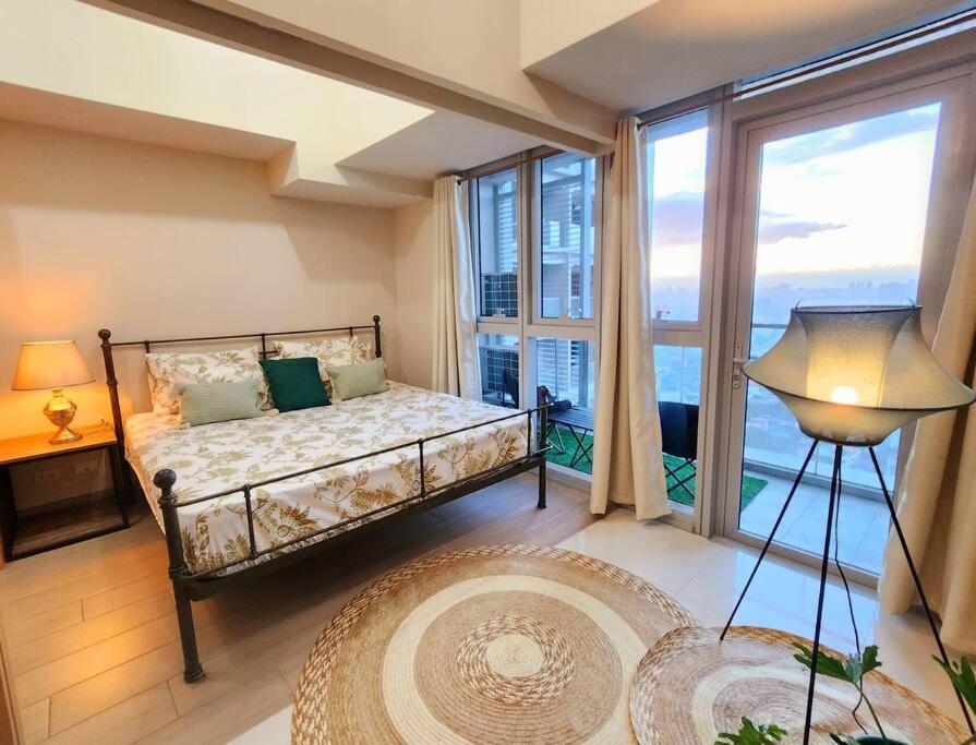 Apartment Bgc Uptown Parksuites King Bed With Balcony Sunset And View *