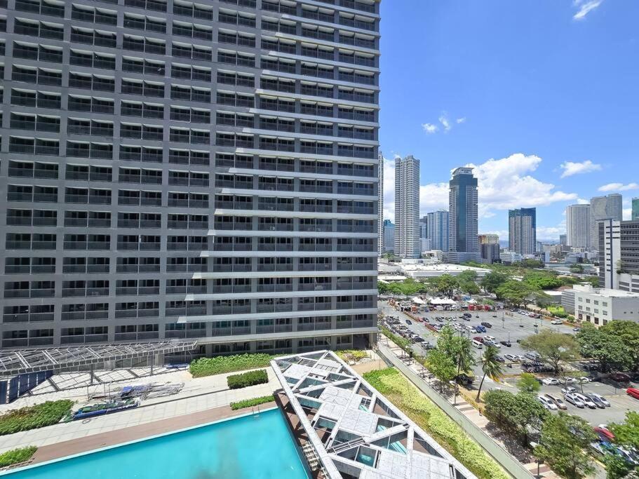 Apartment 1br Unit Condotel W Balcony Fame Residences -fm39 Manila
