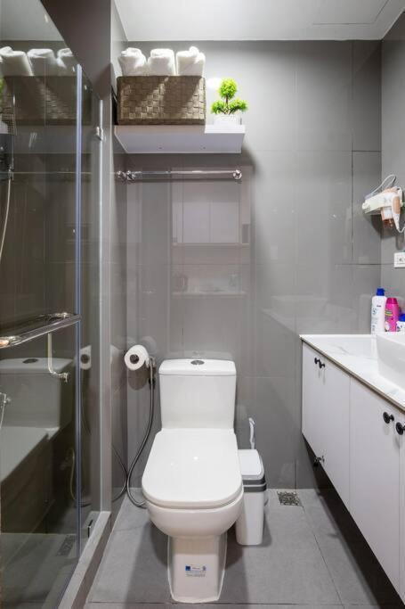 Air Residences - Elevate Escapes Makati, Location Aparthotel