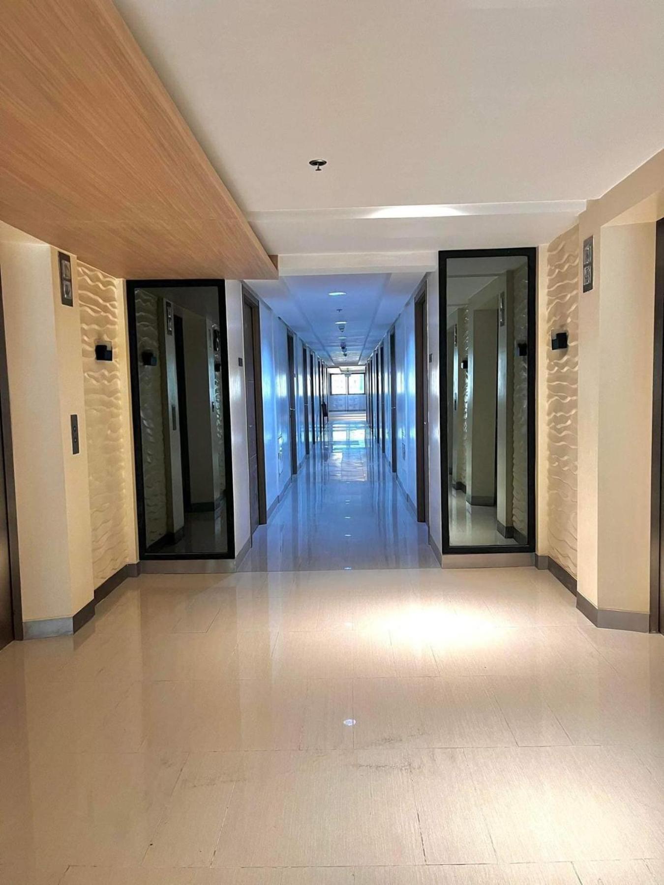 Shore 2 Residences High Speed Internet Walking Distance To Moa And Ikea Apartment Manila