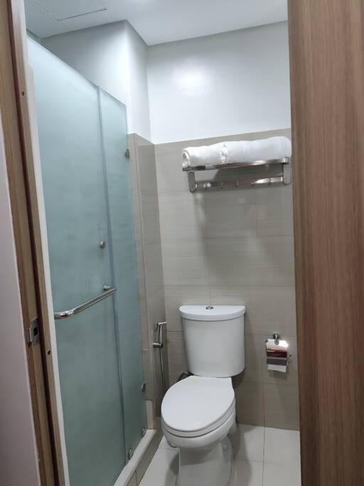 Georgia Luxe At Shore 2 Moa Apartment Manila