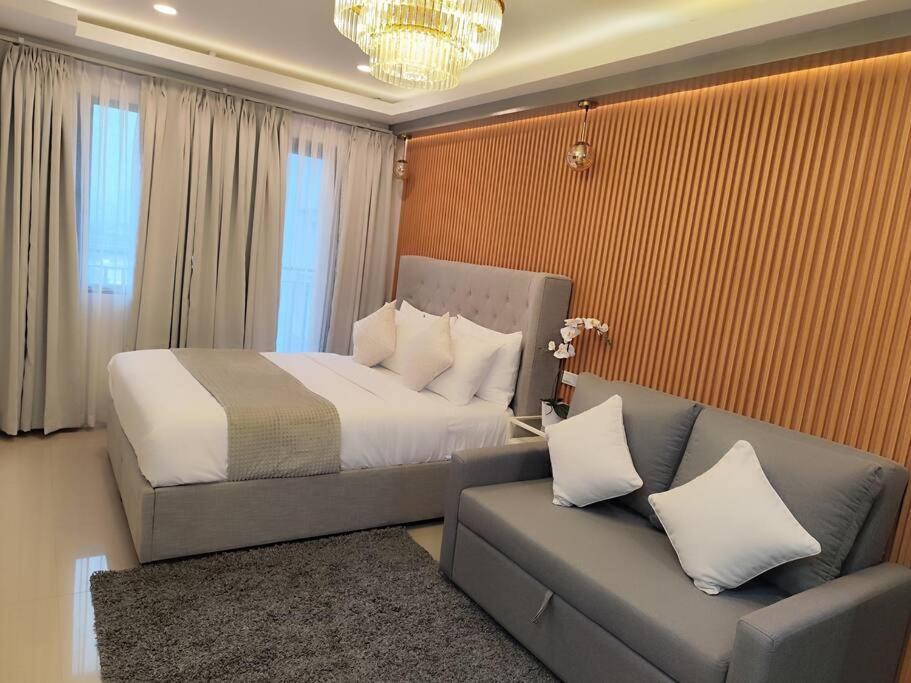 Georgia Luxe At Shore 2 Moa Apartment Manila