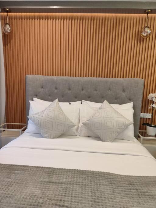 Georgia Luxe At Shore 2 Moa Apartment Manila