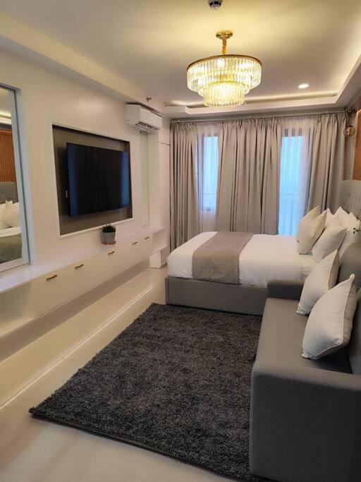 Georgia Luxe At Shore 2 Moa Apartment Manila