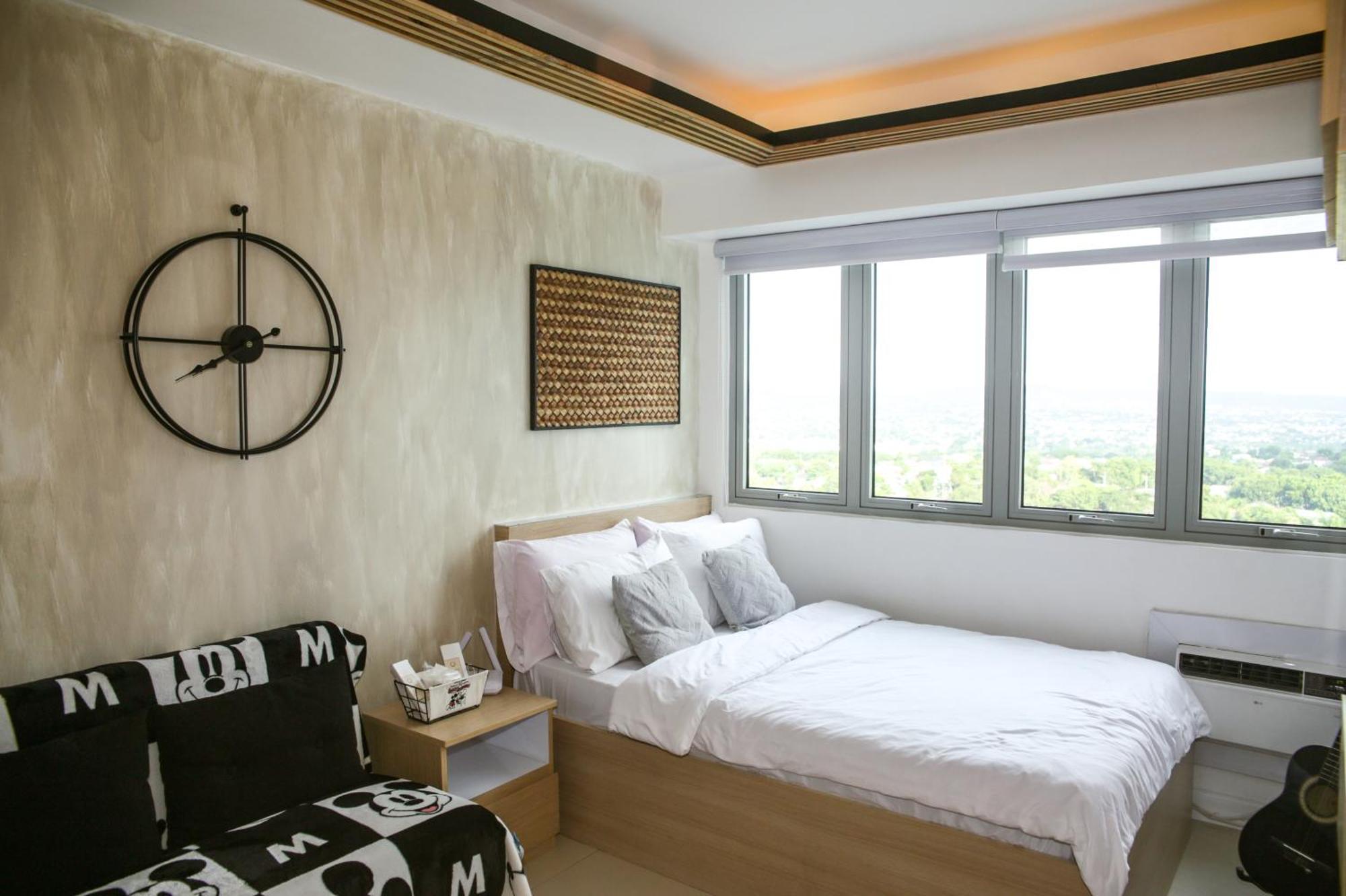 Quezon Stylish Unit With A Mickey Vibe Apartment *