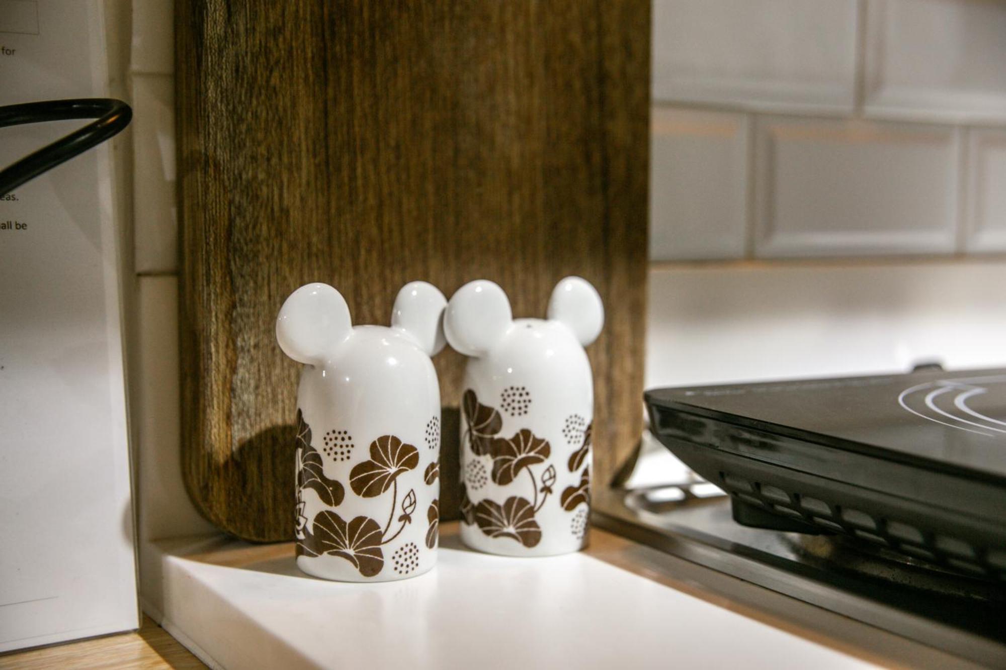 Apartment Quezon Stylish Unit With A Mickey Vibe *