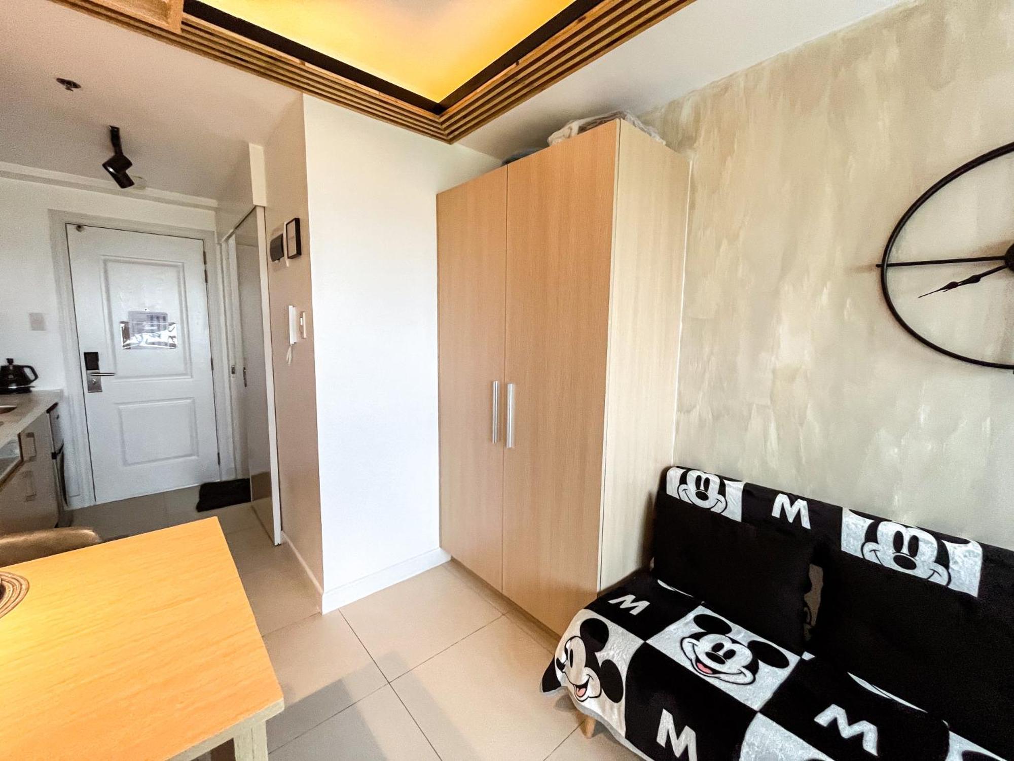Quezon Stylish Unit With A Mickey Vibe Apartment *