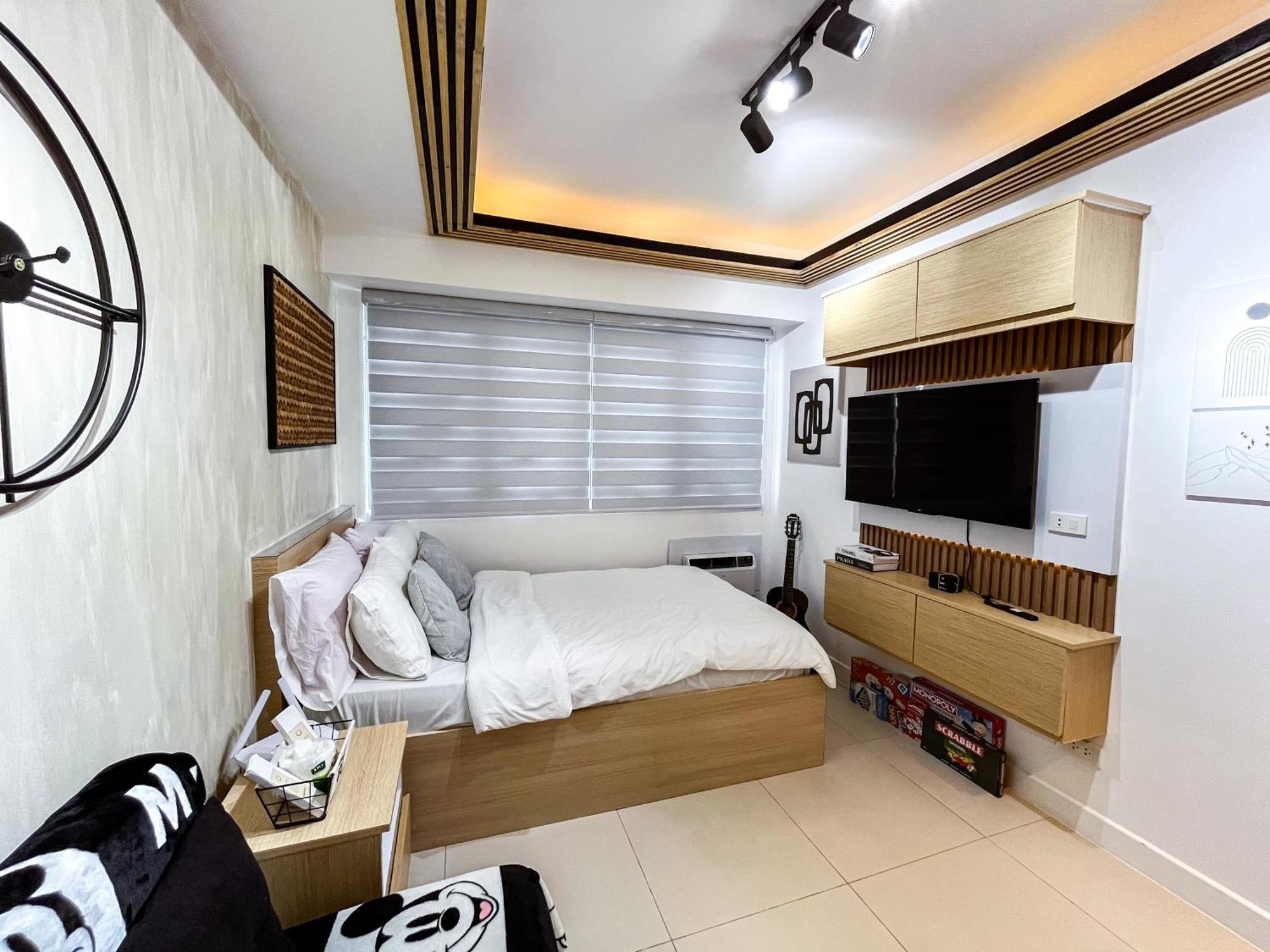 Quezon Stylish Unit With A Mickey Vibe Apartment Manila