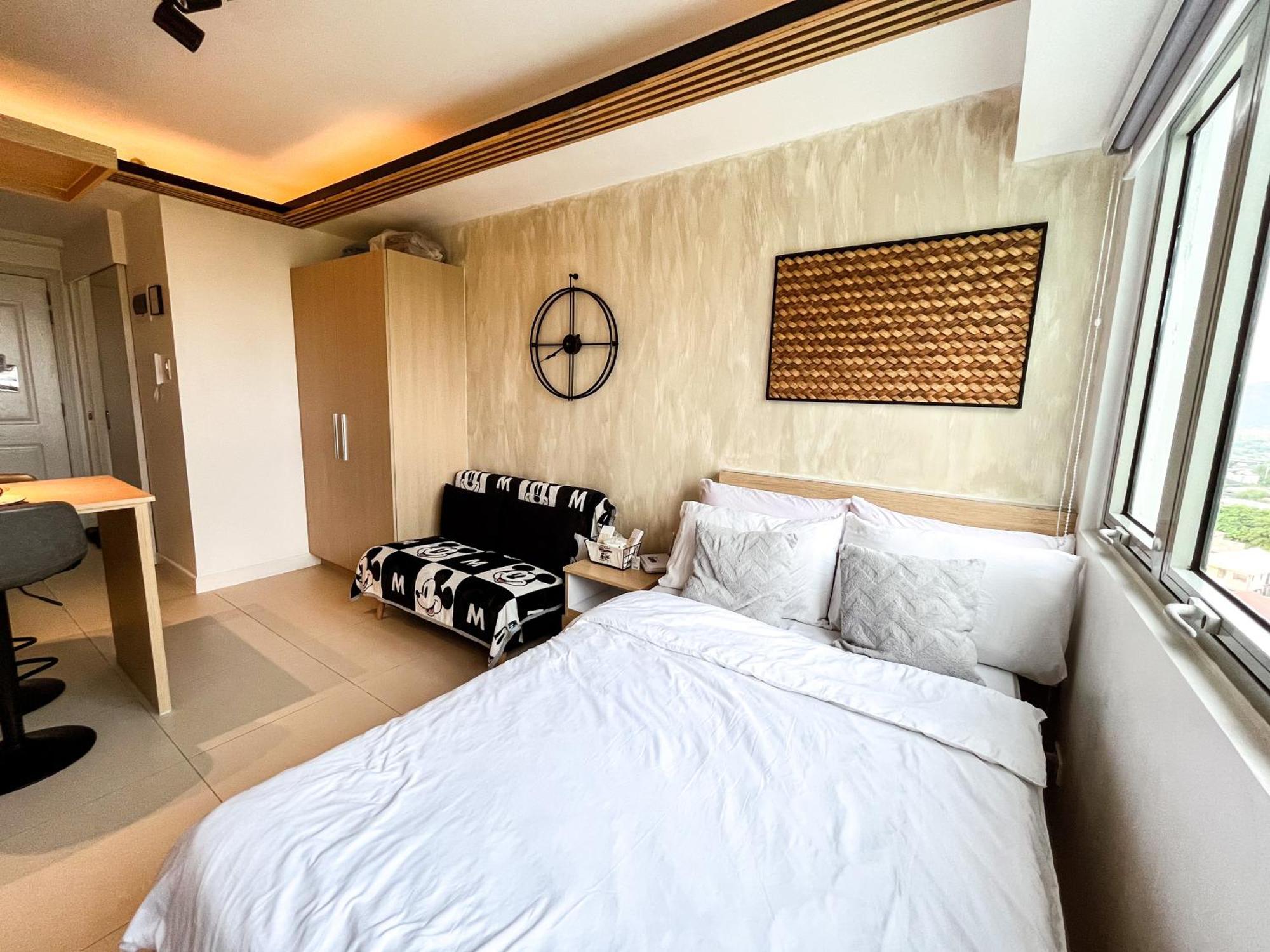 Quezon Stylish Unit With A Mickey Vibe Apartment *