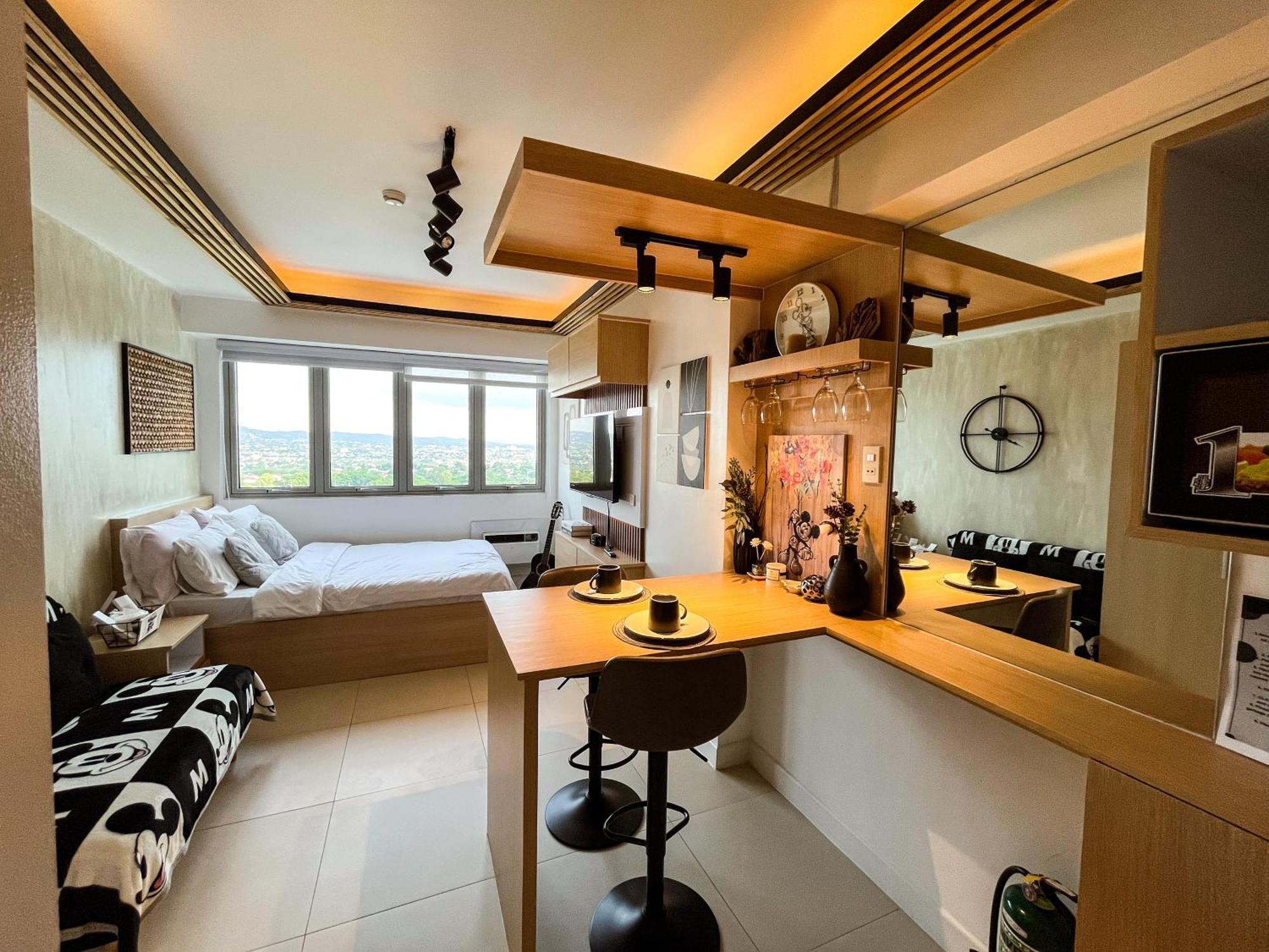 Quezon Stylish Unit With A Mickey Vibe Apartment *