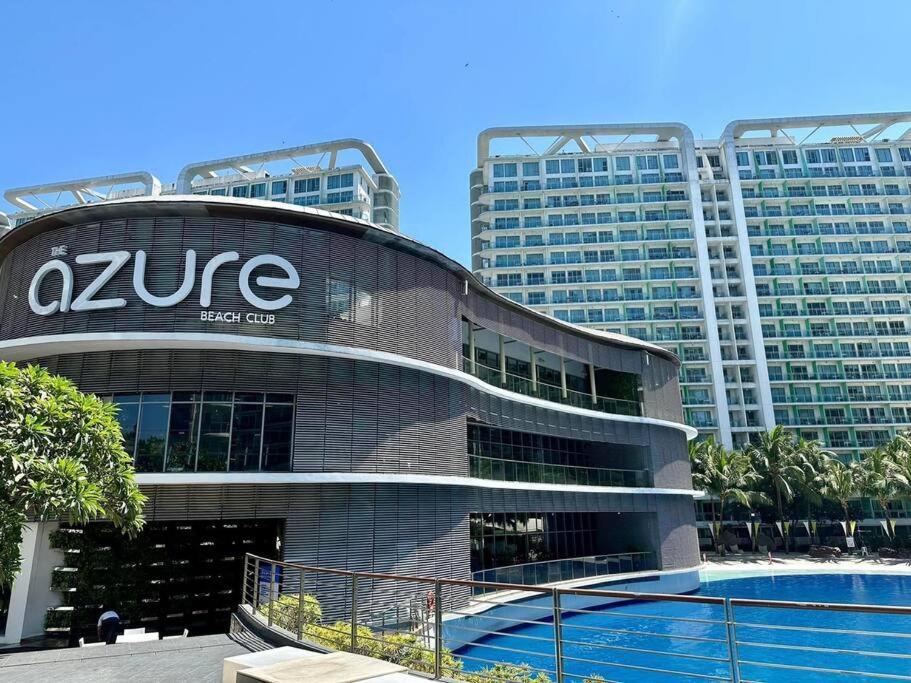 Azure Urban - Modern Gaming Staycation Apartment Manila