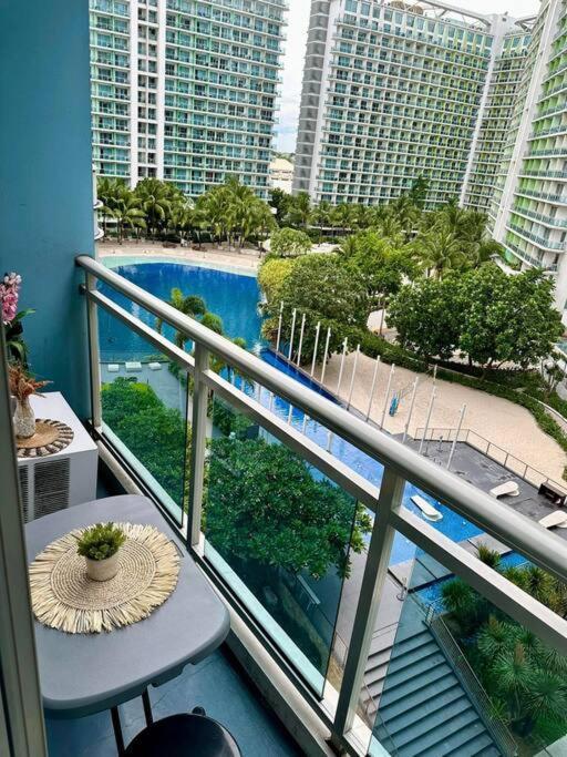Azure Urban - Modern Gaming Staycation Apartment *