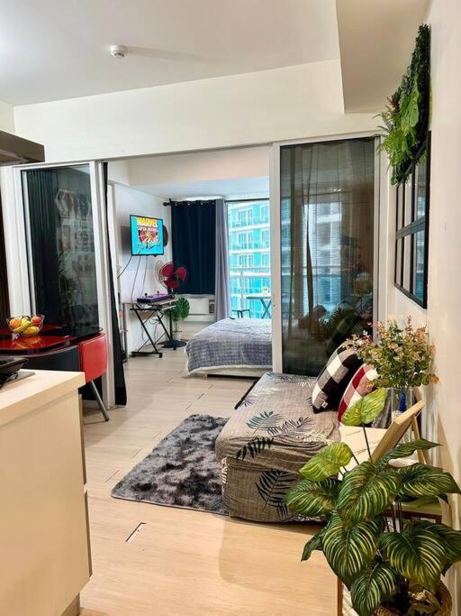 Azure Urban - Modern Gaming Staycation Apartment *