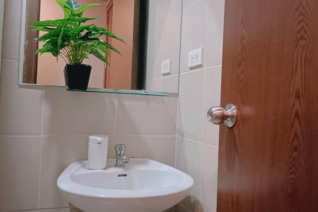 1br Condotel Ridgewood Towers Taguig #rw10 Apartment
