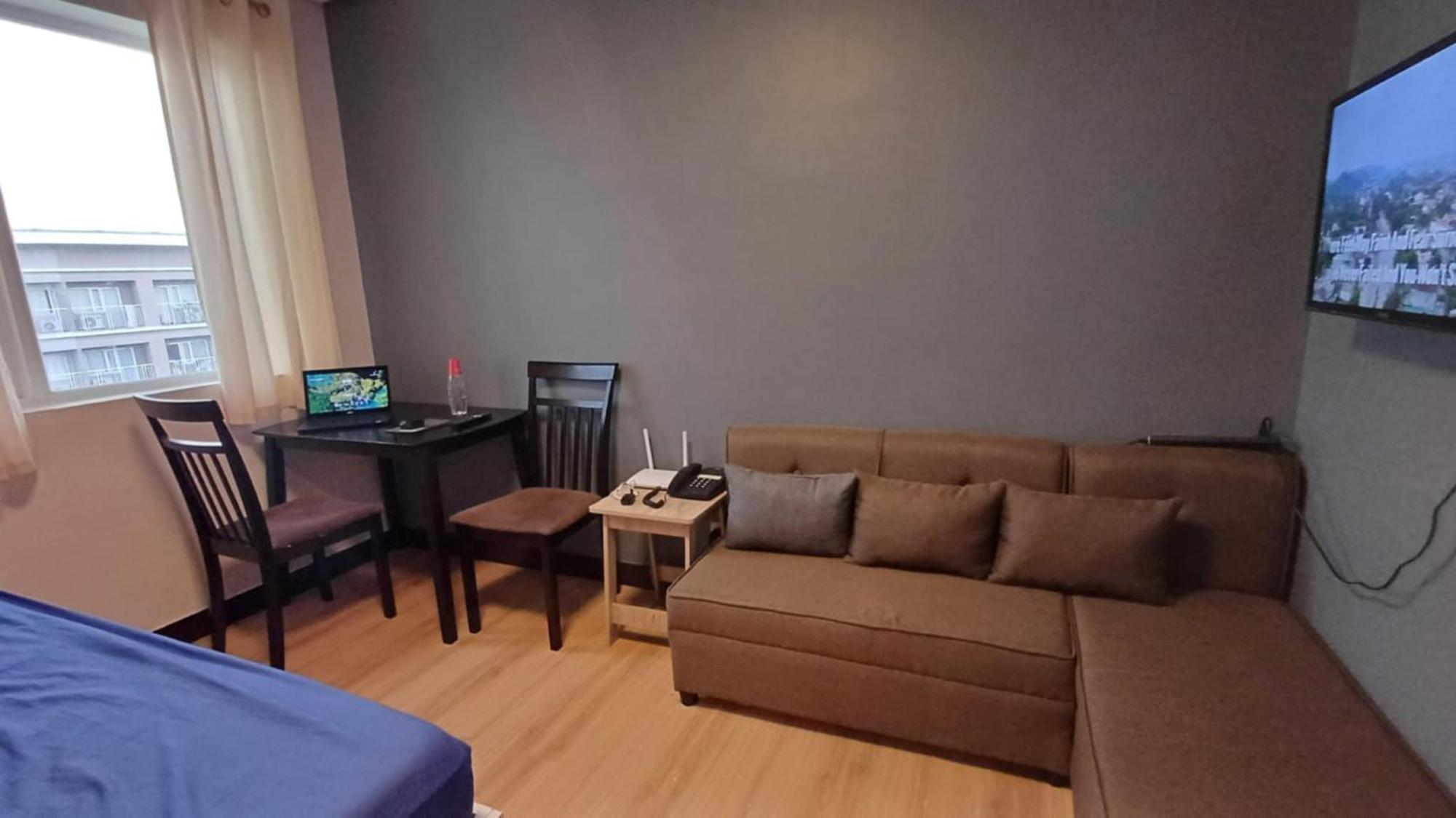 With Pool For Staycation Apartment *