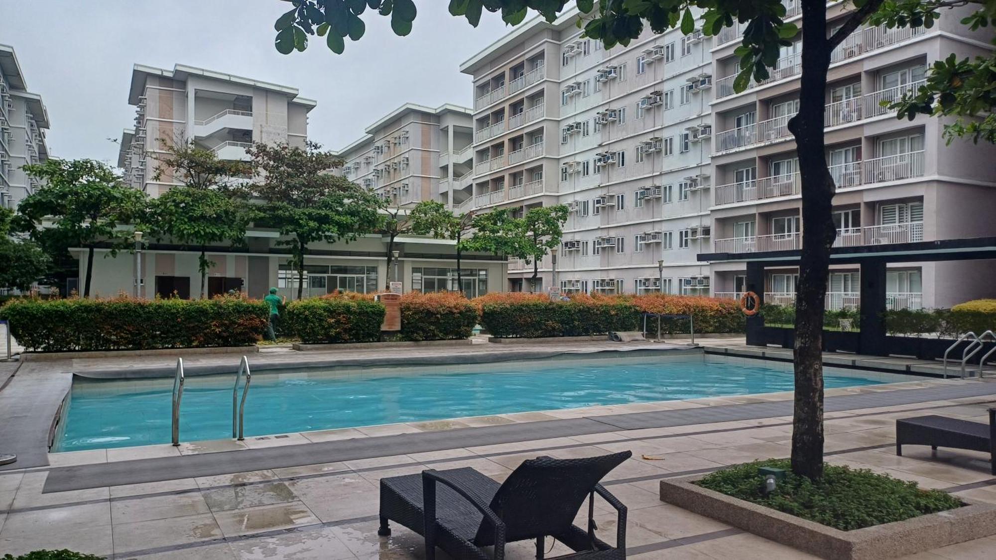 With Pool For Staycation Apartment *
