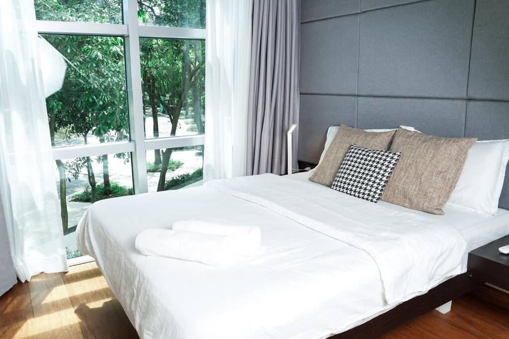 Apartment Loft 3br With Garden In Avant Bgc Parking With Fee *