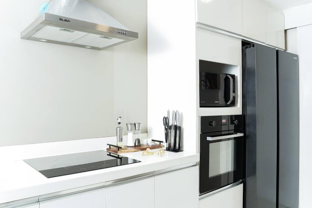 Loft 3br With Garden In Avant Bgc Parking With Fee Manila