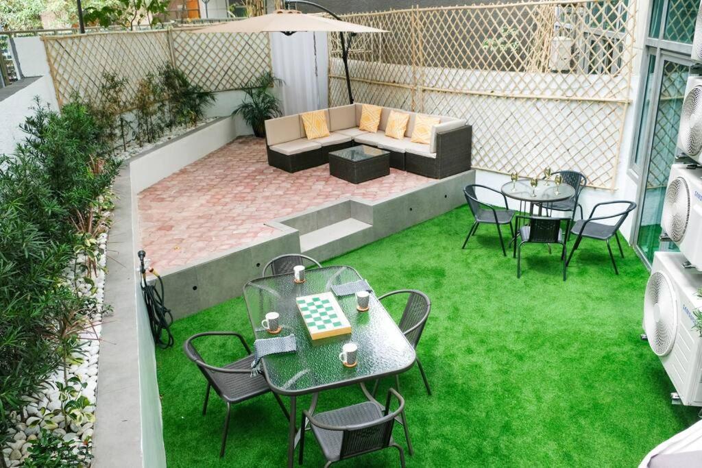 Loft 3br With Garden In Avant Bgc Parking With Fee Apartment