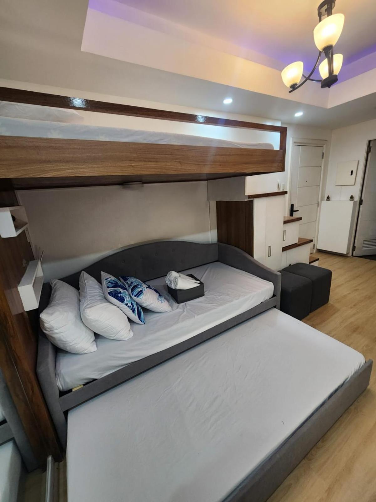 Muji Kltower Makati - Greenbelt - With Pool Access Apartment *