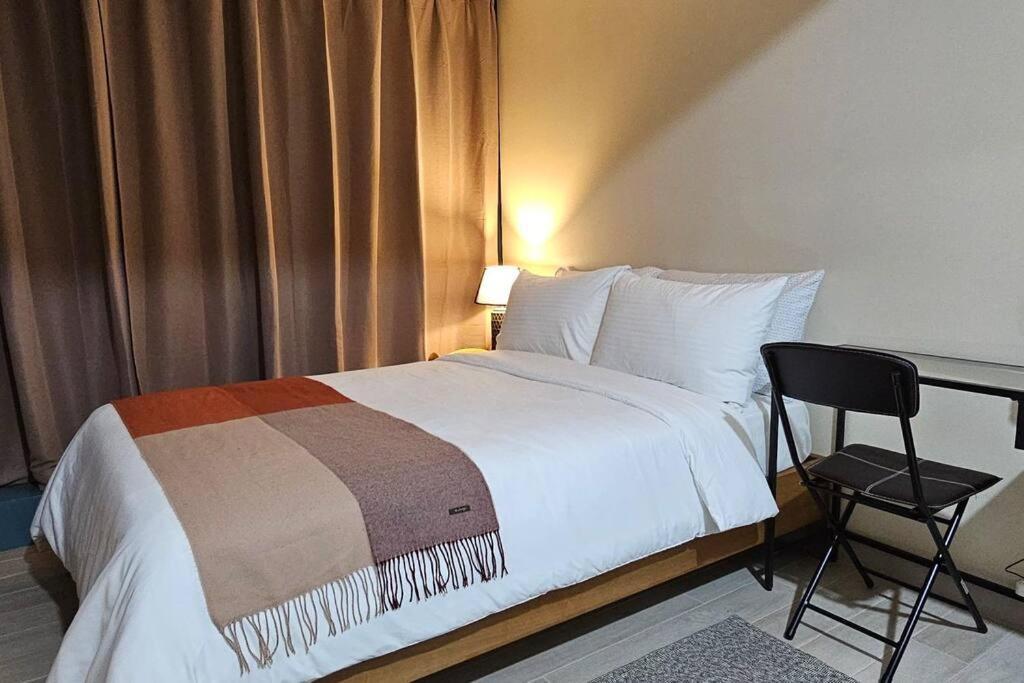 Life Uptown Bgc Apartment
