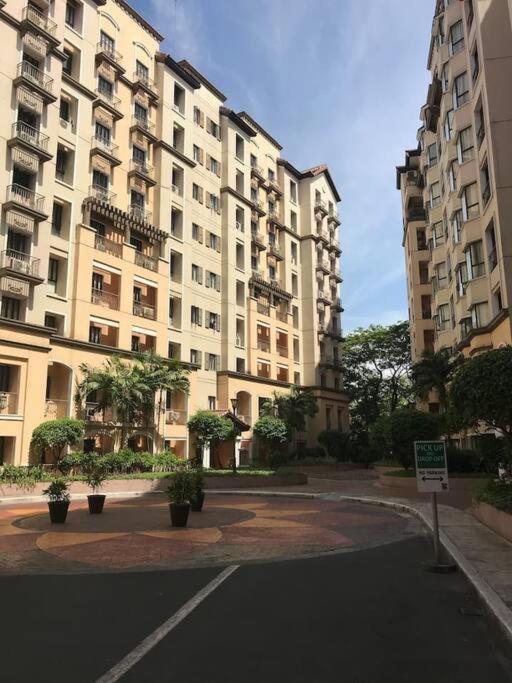 Apartment 1-bedroom With Pool Across Naia Terminal 3 Manila