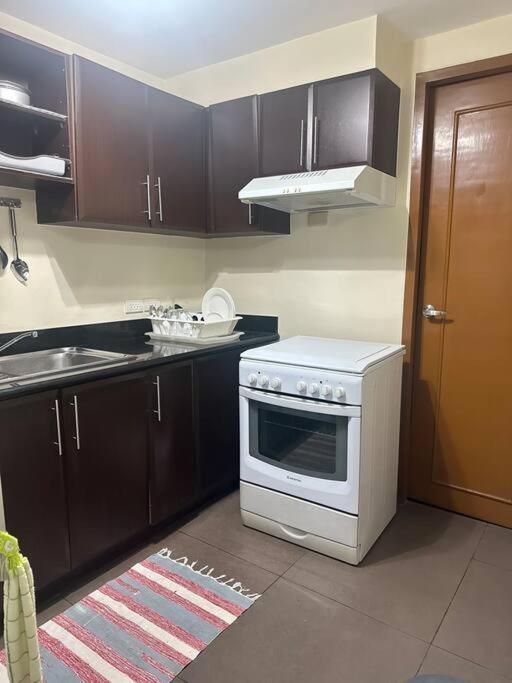 1-bedroom With Pool Across Naia Terminal 3 *