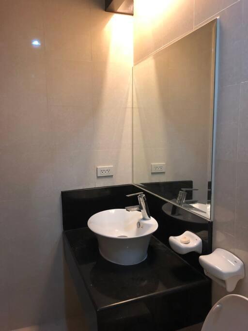 Apartment 1-bedroom With Pool Across Naia Terminal 3