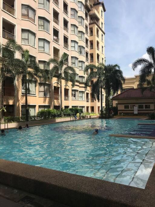 1-bedroom With Pool Across Naia Terminal 3 Manila