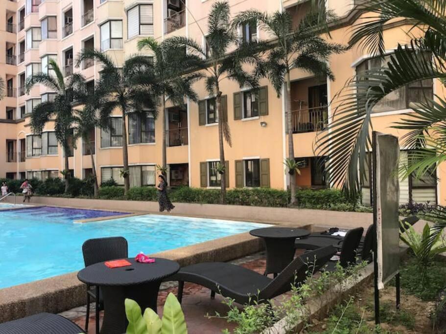 1-bedroom With Pool Across Naia Terminal 3 * Manila