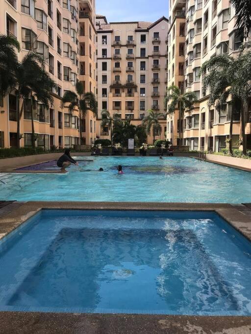 1-bedroom With Pool Across Naia Terminal 3 Apartment