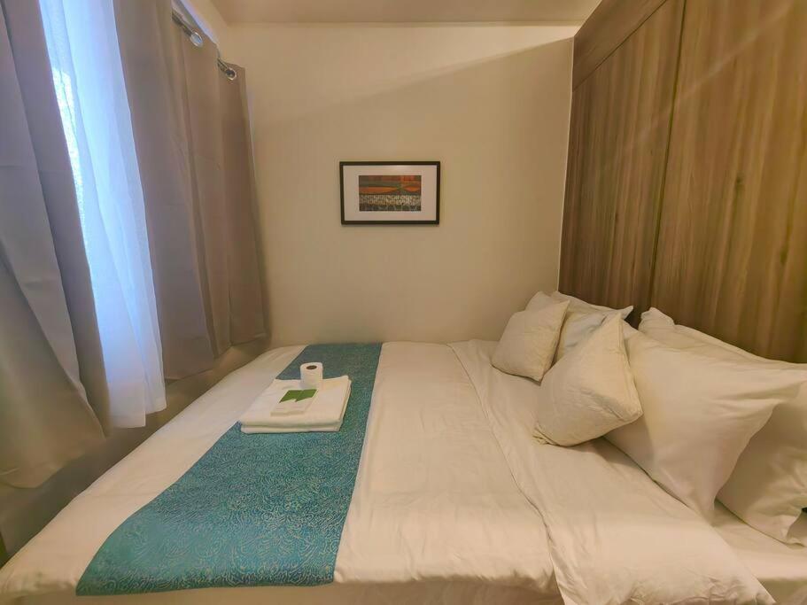 Apartment 1br Unit Condotel W Balcony Fame Residences #fm37 Manila