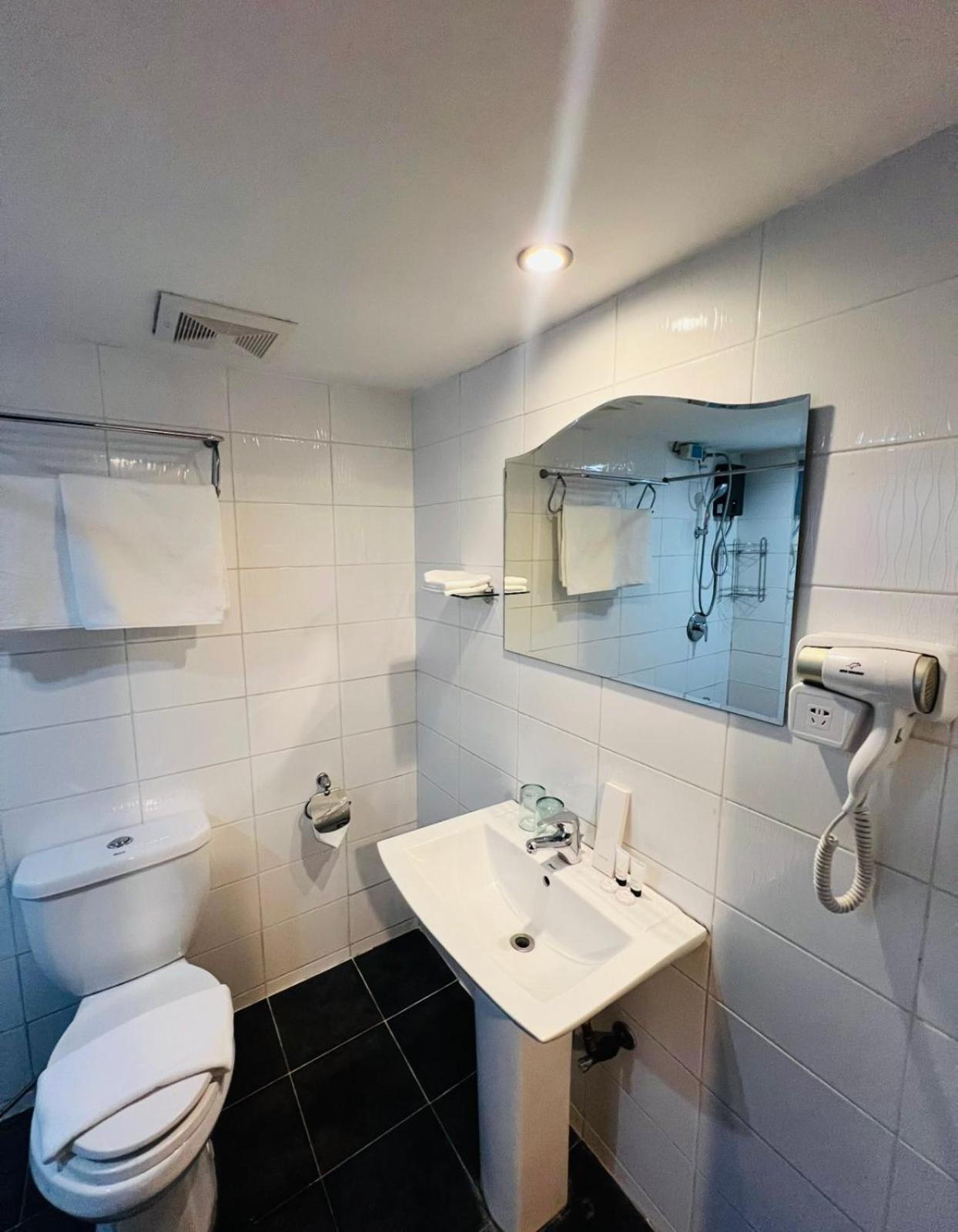 Arzo Hotel