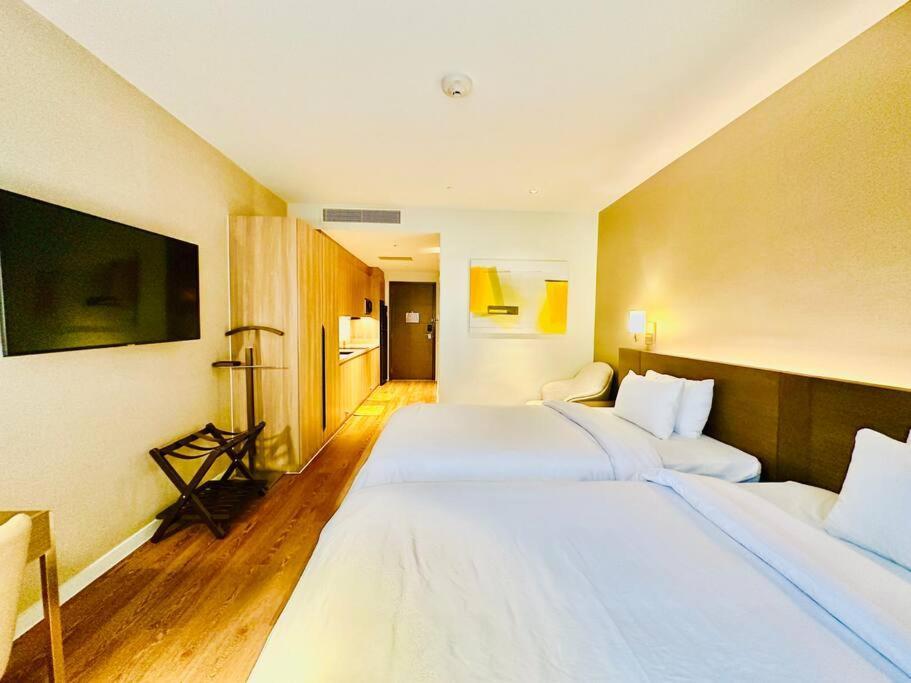 The At Acqua Novotel Tower 2 Apartment Manila