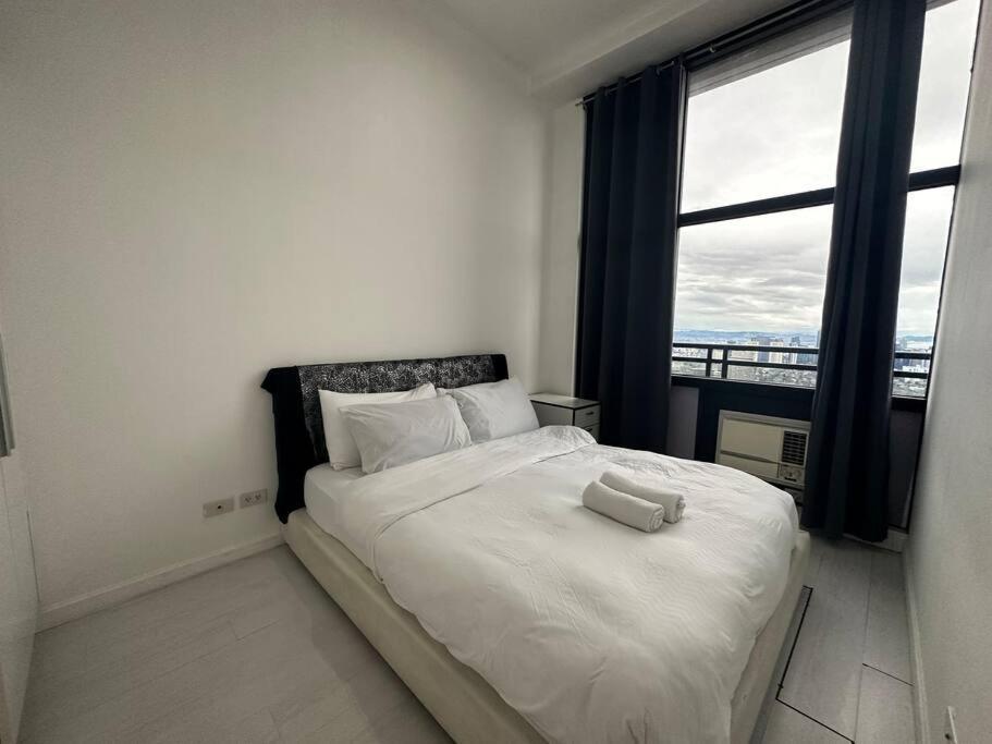 64f Spacious 1 Bedroom View Pool Sauna Gym * Manila