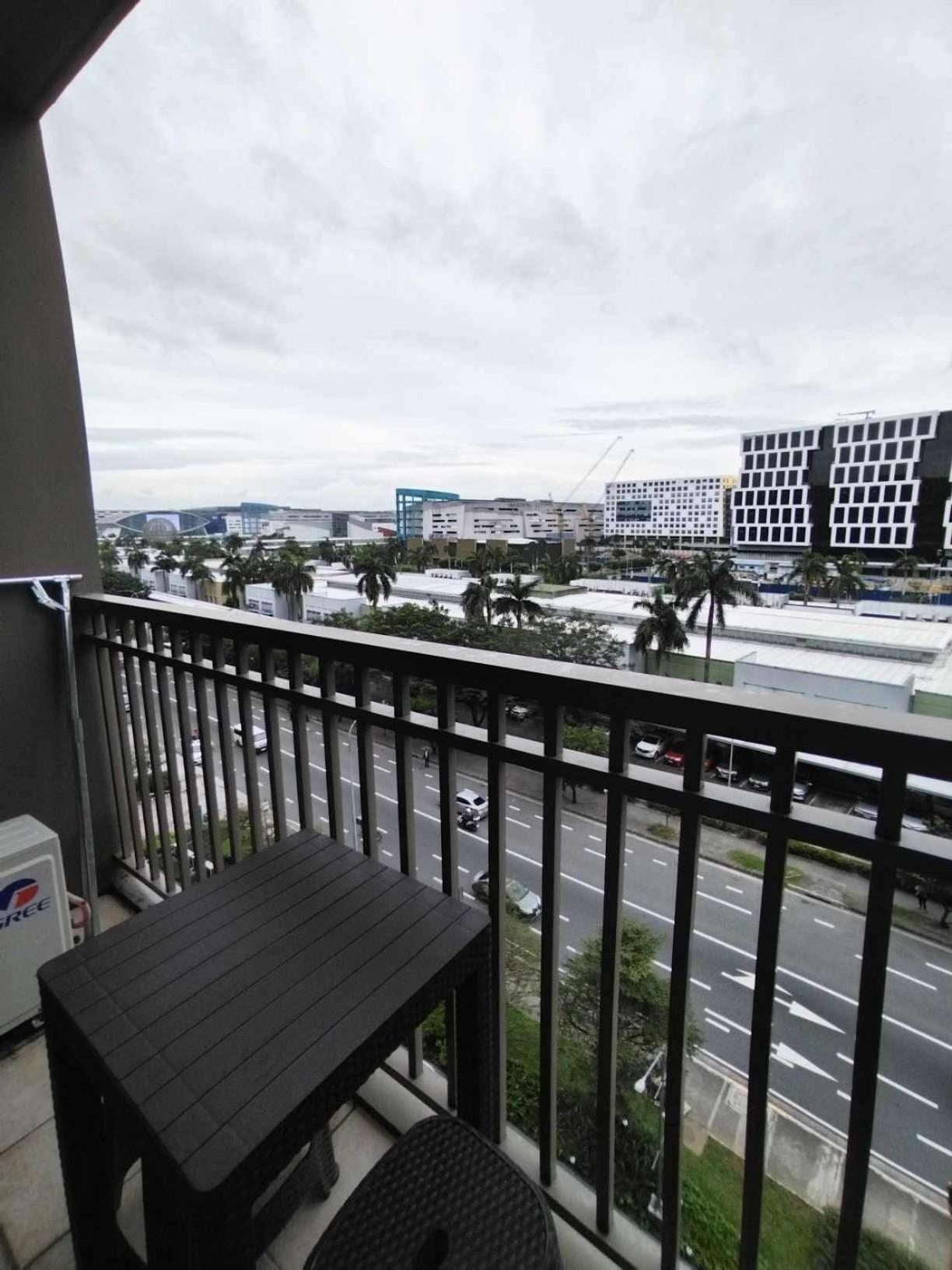 Shore 1 Residences - 1 Bedroom With Balcony Apartment *