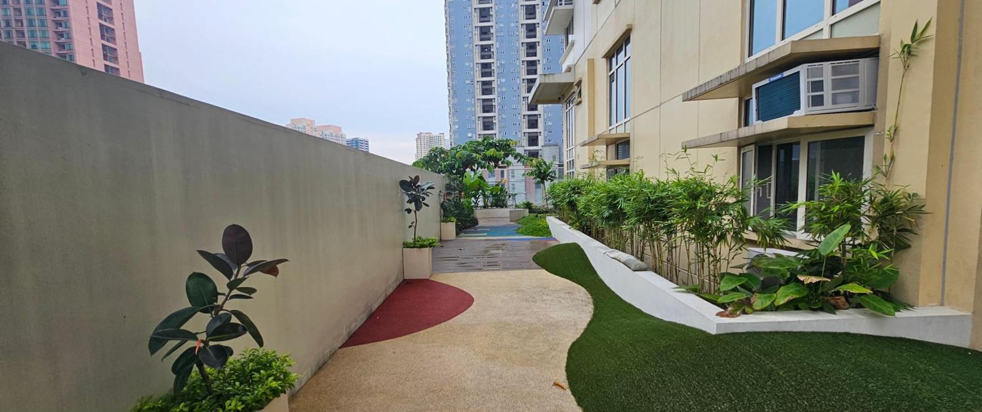 Makati Bliss - Cozy Urban Retreat Apartment *