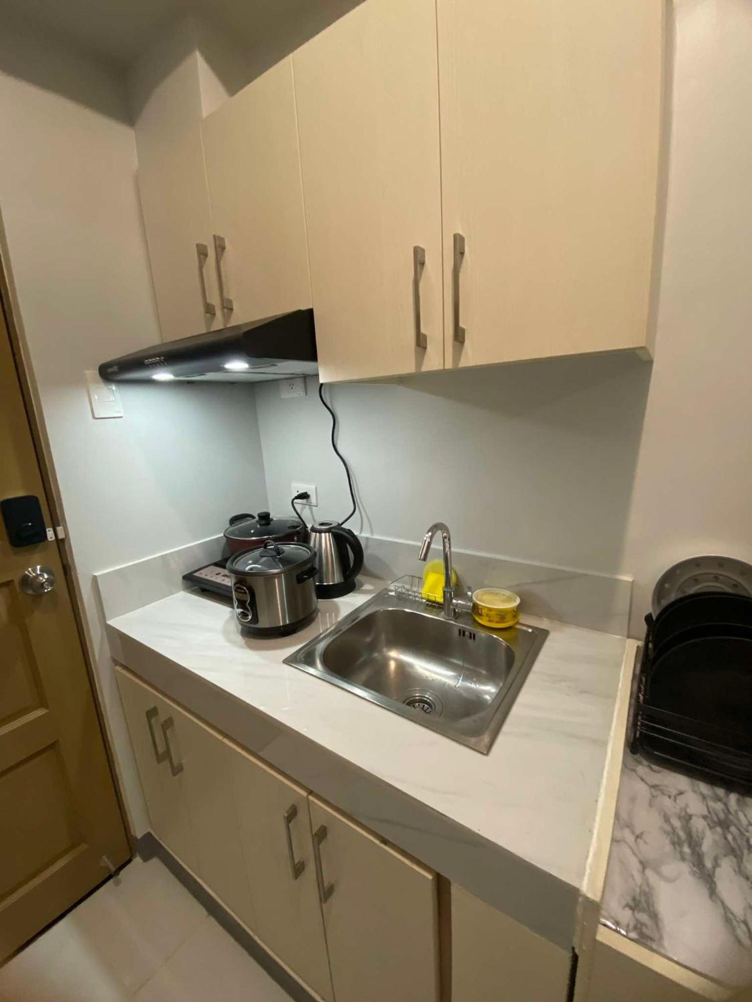 Apartment Spacious At Fairview Quezon With Very Fast Wifi Infront Of Sm