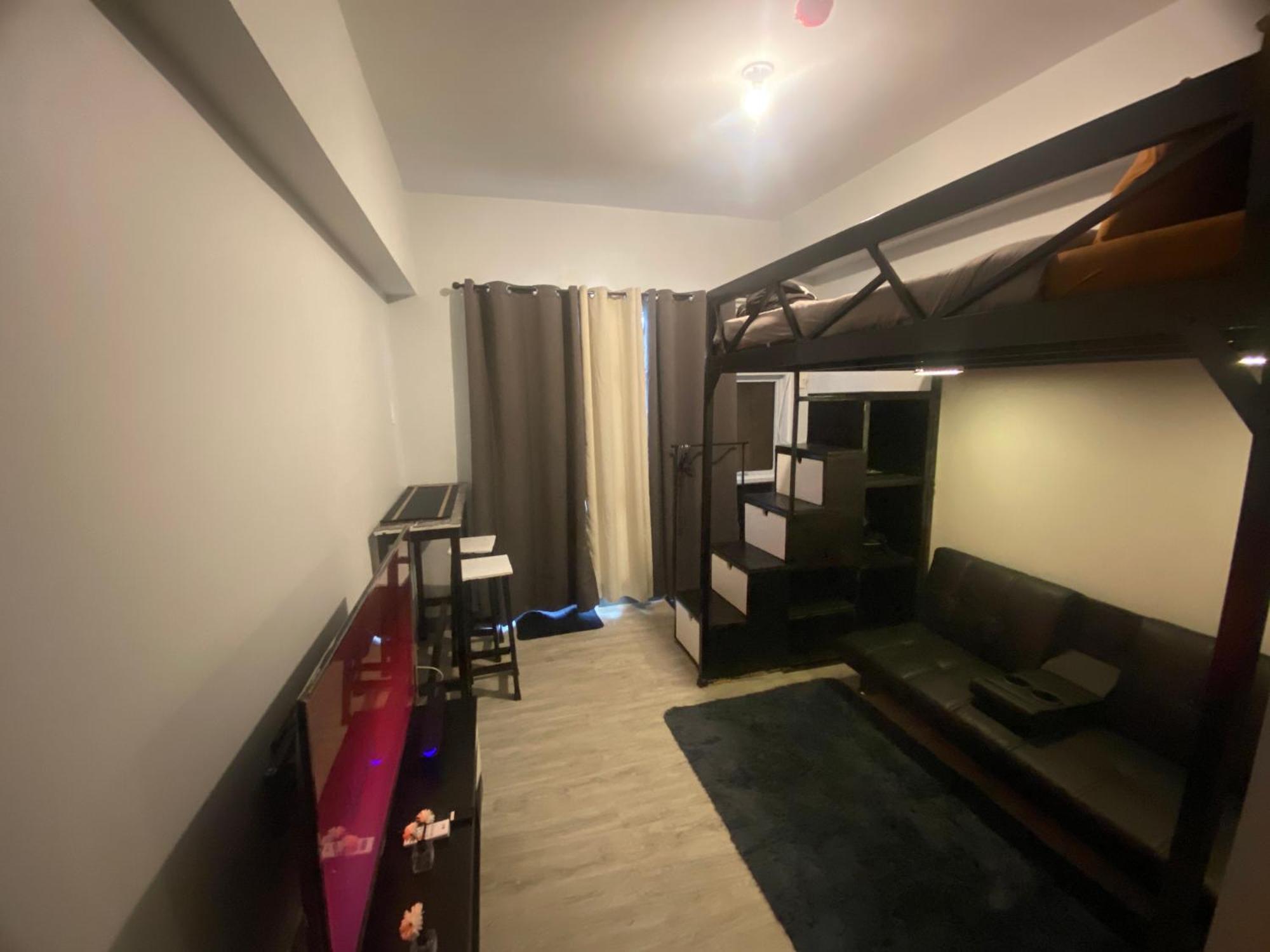 Spacious At Fairview Quezon With Very Fast Wifi Infront Of Sm Apartment Manila